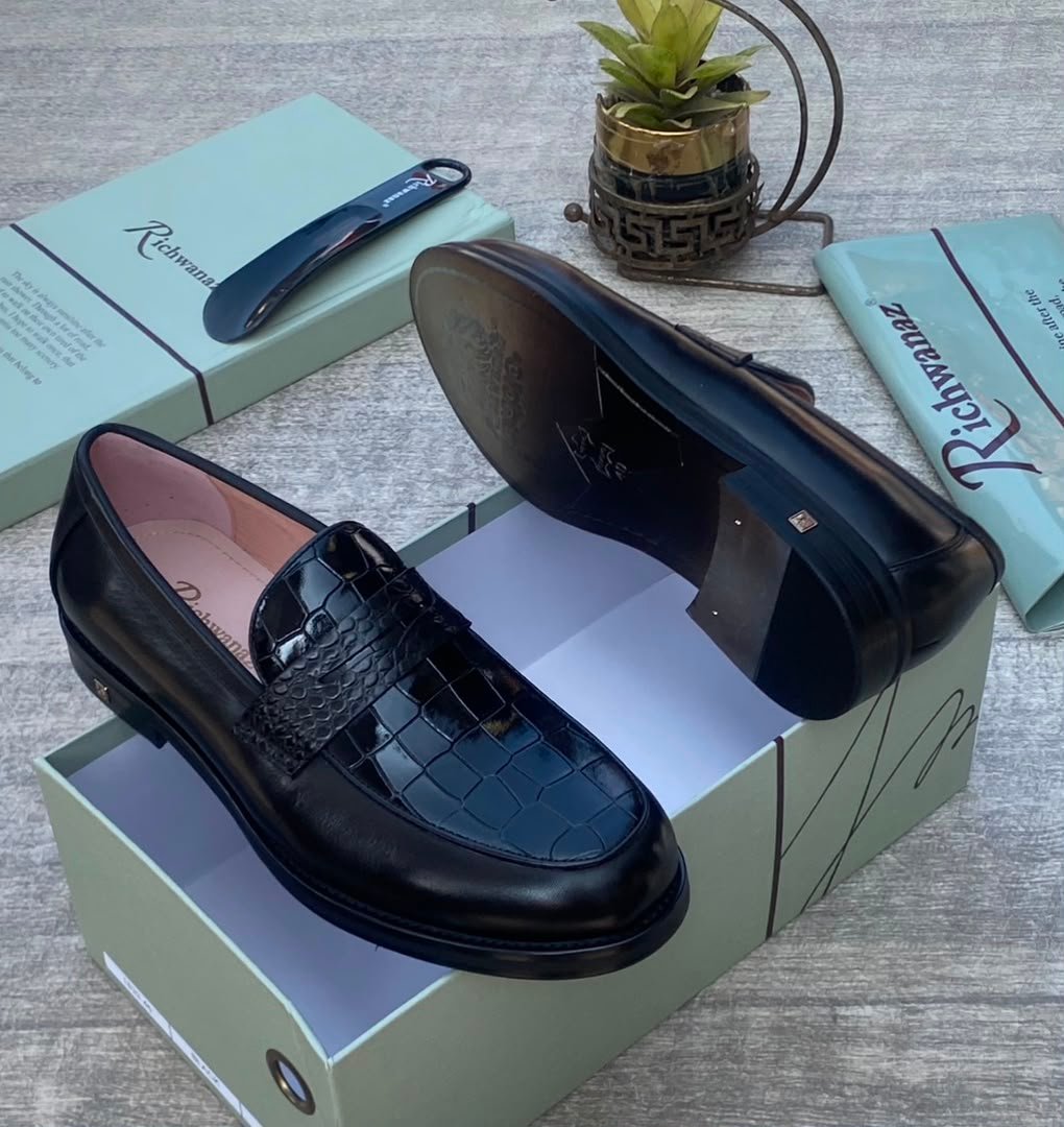 root Richwana Black Leather Loafers with Croco Texture, Exquisite Luxury Footwear for the Discerning Individual